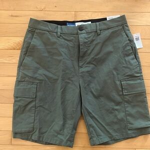 NWT men’s green cargo shorts
